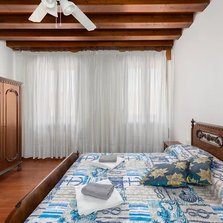Giulia House *