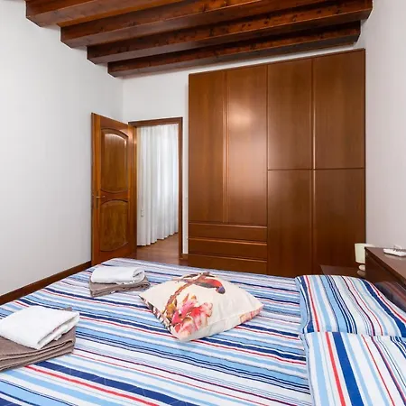 Giulia House Apartman