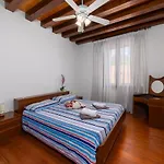 Giulia House Daire *