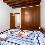 Giulia House Daire