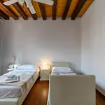 Giulia House